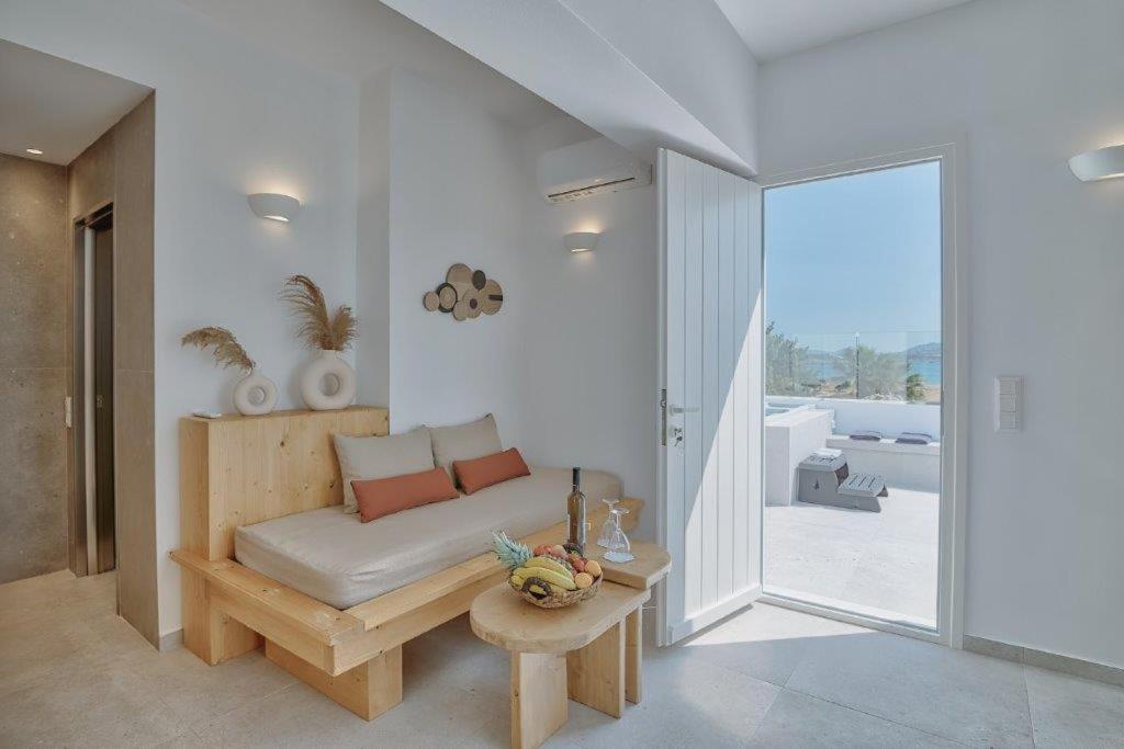 Marinatou Suites Андипарос Экстерьер фото